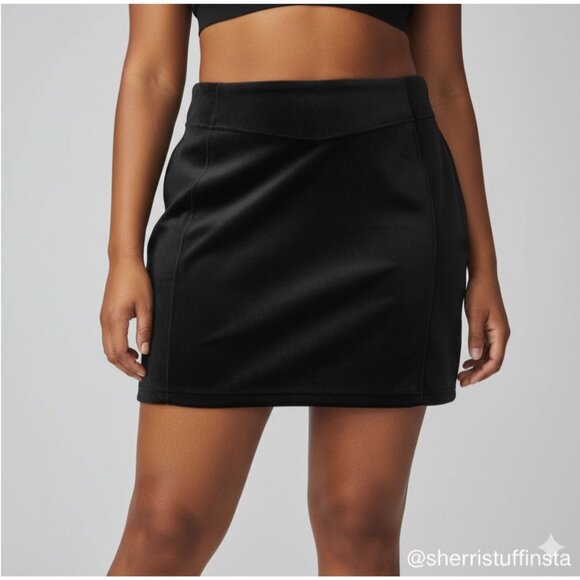 NWOT New Lululemon Scuba High-Rise Pull-On Mini Skirt Velvet Black Size L - Picture 1 of 8